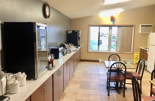 Huron Hotel | Super 8 by Wyndham Huron