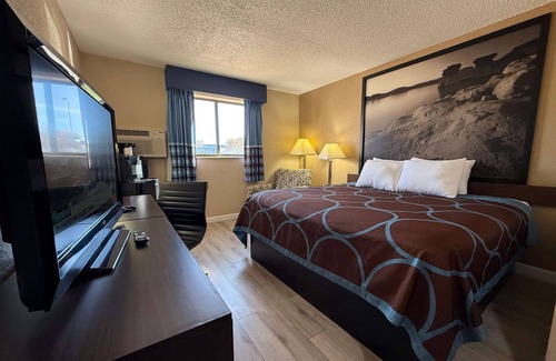 Hutchinson Hotel | Super 8 by Wyndham Hutchinson