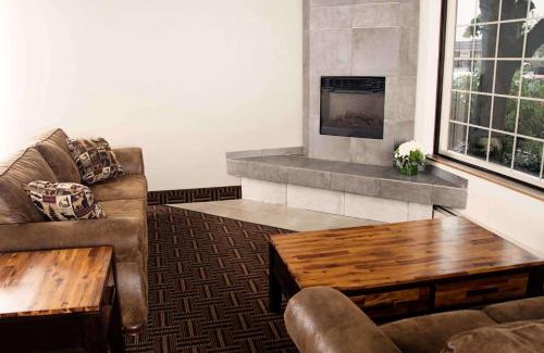 Mendenhall Valley Hotel | Super 8 by Wyndham Juneau