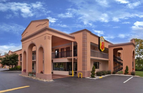 Farragut Hotel | Super 8 by Wyndham Knoxville West/Farragut