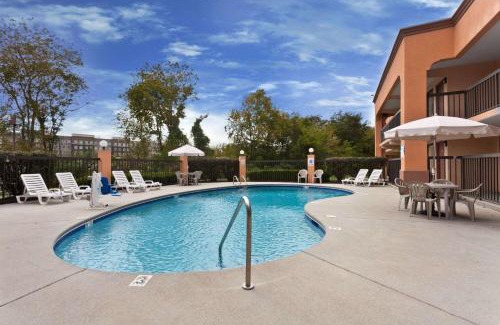 Farragut Hotel | Super 8 by Wyndham Knoxville West/Farragut