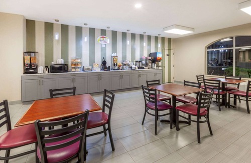 La Grange Hotel | Super 8 by Wyndham La Grange KY