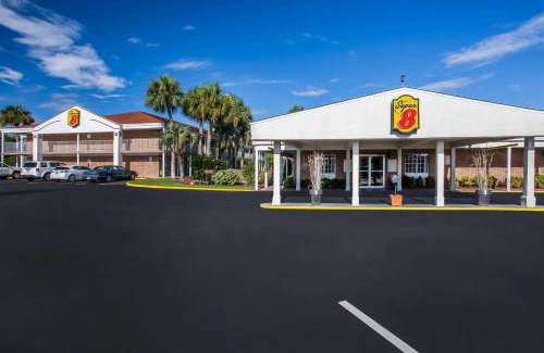 Lake City Hotel | Super 8 by Wyndham Lake City