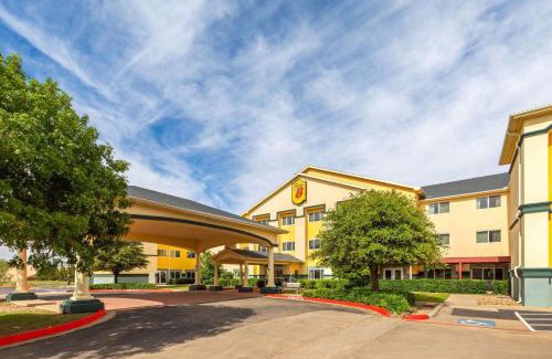 Lubbock Hotel | Super 8 by Wyndham Lubbock West
