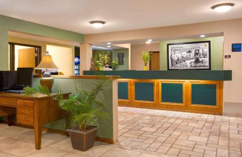 Lynchburg Hotel | Super 8 by Wyndham Lynchburg VA