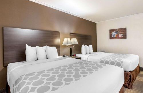 Kingsland Hotel | Super 8 by Wyndham Macleod Trail Calgary