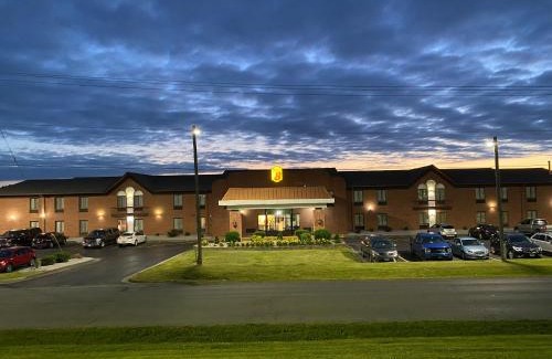 Metropolis Hotel | Super 8 by Wyndham Metropolis