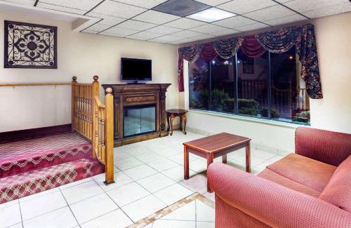 Morristown Hotel | Super 8 by Wyndham Morristown/South