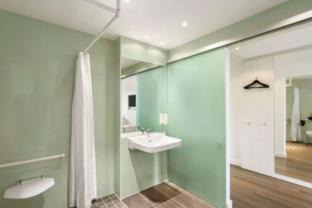Schwabing-Freimann Hotel | Super 8 by Wyndham Munich City North
