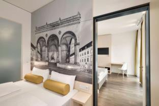 Schwabing-Freimann Hotel | Super 8 by Wyndham Munich City North
