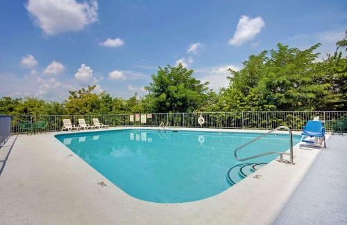 Talbot's Corner Hotel | Super 8 by Wyndham Nashville/ Dntn/ Opryland Area