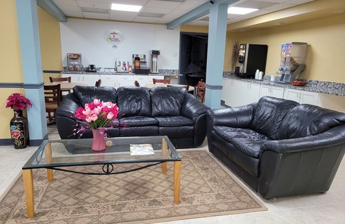 Newcomerstown Hotel | Super 8 by Wyndham Newcomerstown