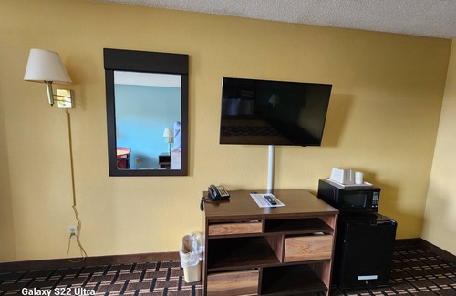 Newcomerstown Hotel | Super 8 by Wyndham Newcomerstown