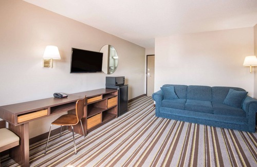 Nevada Hotel | Super 8 by Wyndham Nevada