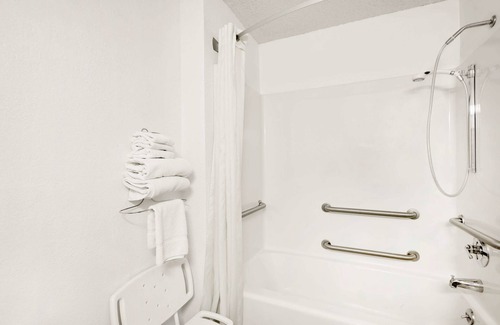 Newburgh Hotel | Super 8 by Wyndham Newburgh/West Point Near Stewart Airport