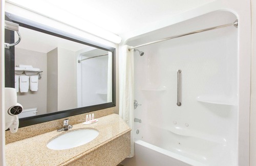 Central Oklahoma City Hotel | Super 8 by Wyndham Oklahoma City