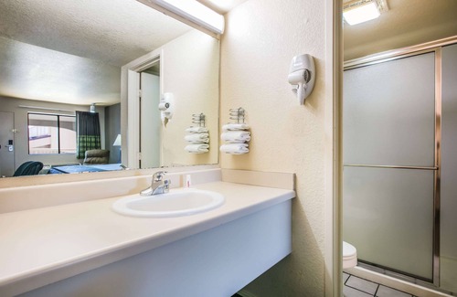 Central Oklahoma City Hotel | Super 8 by Wyndham Oklahoma Airport Fairgrounds West