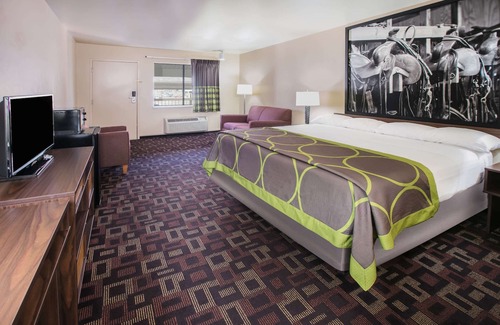 Central Oklahoma City Hotel | Super 8 by Wyndham Oklahoma Airport Fairgrounds West