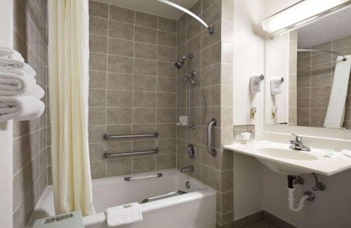 Peru Hotel | Super 8 by Wyndham Peru Starved Rock State Park