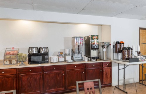 Harbor Village Hotel | Super 8 by Wyndham Pompano Beach