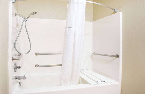 Port Arthur Hotel | Super 8 by Wyndham Port Arthur/Nederland Area