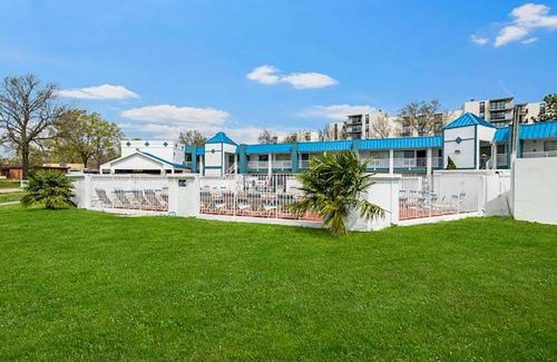 Portsmouth Hotel | Super 8 by Wyndham Portsmouth - Norfolk