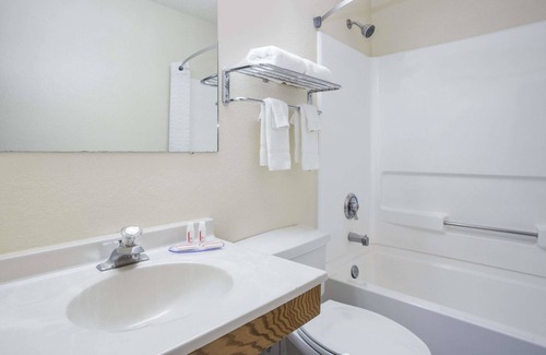 Radford Hotel | Super 8 by Wyndham Radford VA