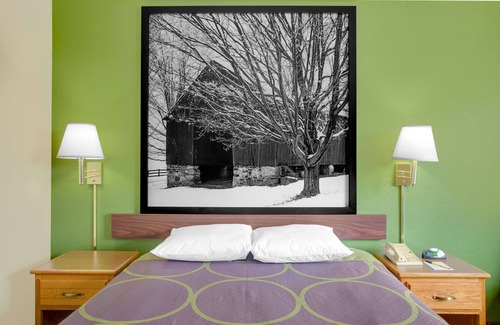 Radford Hotel | Super 8 by Wyndham Radford VA