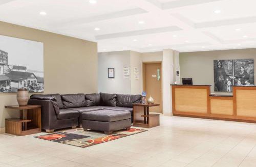 Red Lake Hotel | Super 8 by Wyndham Red Lake ON