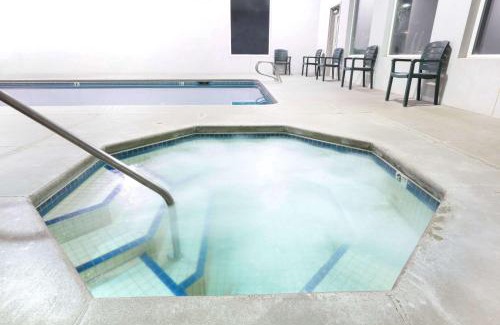 Redmond Hotel | Super 8 by Wyndham Redmond