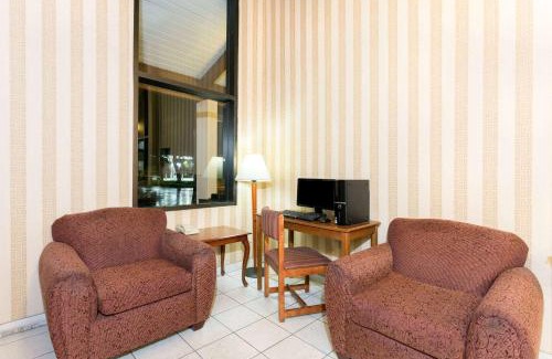 Riviera Beach Hotel | Super 8 by Wyndham Riviera Beach West Palm Beach