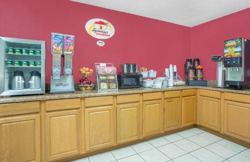 Roanoke Hotel | Super 8 by Wyndham Roanoke VA