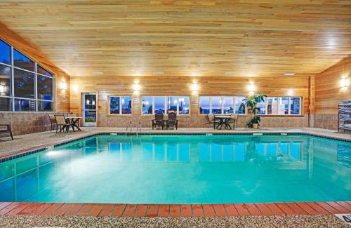 Rogers Hotel | Super 8 by Wyndham Rogers Minnesota