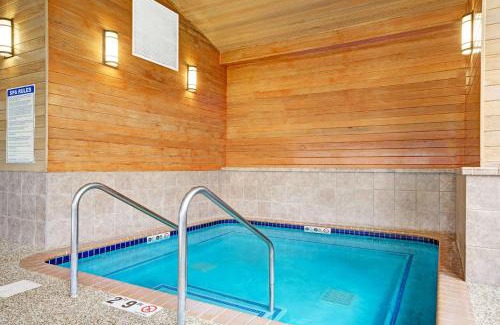 Rogers Hotel | Super 8 by Wyndham Rogers Minnesota