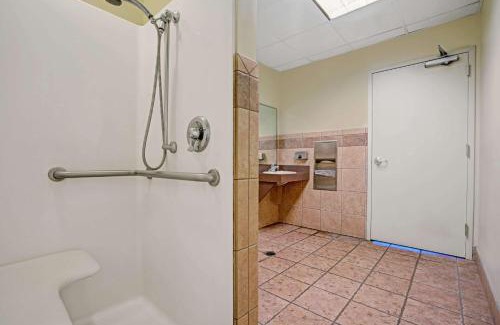 Rogers Hotel | Super 8 by Wyndham Rogers Minnesota