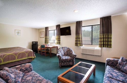 Salem Hotel | Super 8 by Wyndham Salem VA