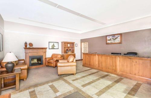 Salina Hotel | Super 8 by Wyndham Salina/Scenic Hills Area