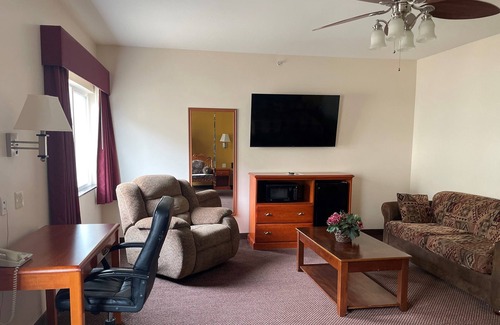 Salina Hotel | Super 8 by Wyndham Salina