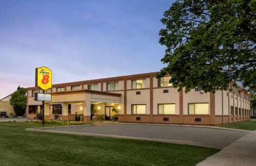 Sarnia Hotel | Super 8 by Wyndham Sarnia ON