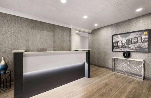 Sarnia Hotel | Super 8 by Wyndham Sarnia ON