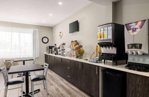 Sarnia Hotel | Super 8 by Wyndham Sarnia ON