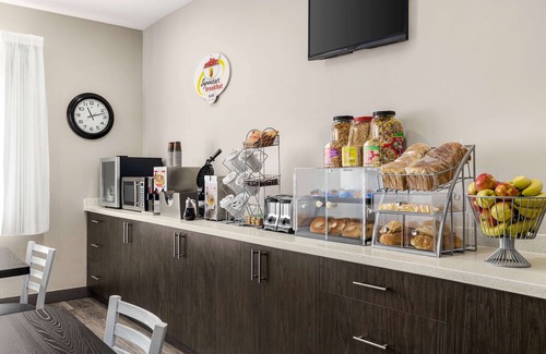 Sarnia Hotel | Super 8 by Wyndham Sarnia ON