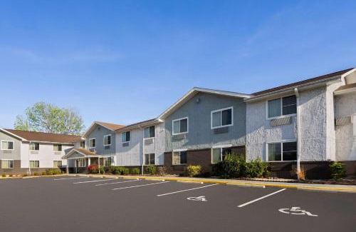 South Boston Hotel | Super 8 by Wyndham South Boston VA