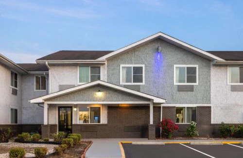 South Boston Hotel | Super 8 by Wyndham South Boston VA