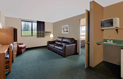 Spearfish Hotel | Super 8 by Wyndham Spearfish