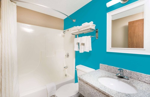 Spencer Hotel | Super 8 by Wyndham Spencer
