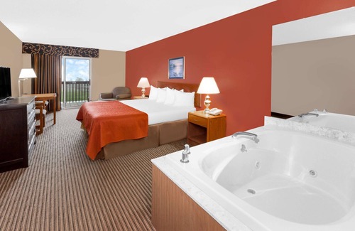 St Ignace Hotel | Super 8 by Wyndham St. Ignace