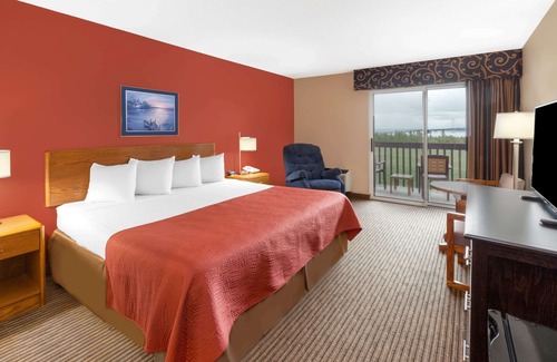 St Ignace Hotel | Super 8 by Wyndham St. Ignace