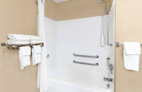 St Ignace Hotel | Super 8 by Wyndham St. Ignace
