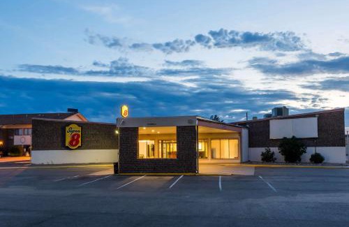Sterling Hotel | Super 8 by Wyndham Sterling CO